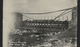 Zniszczony most na linii kolejowej między Tłuszczem a Pilawą